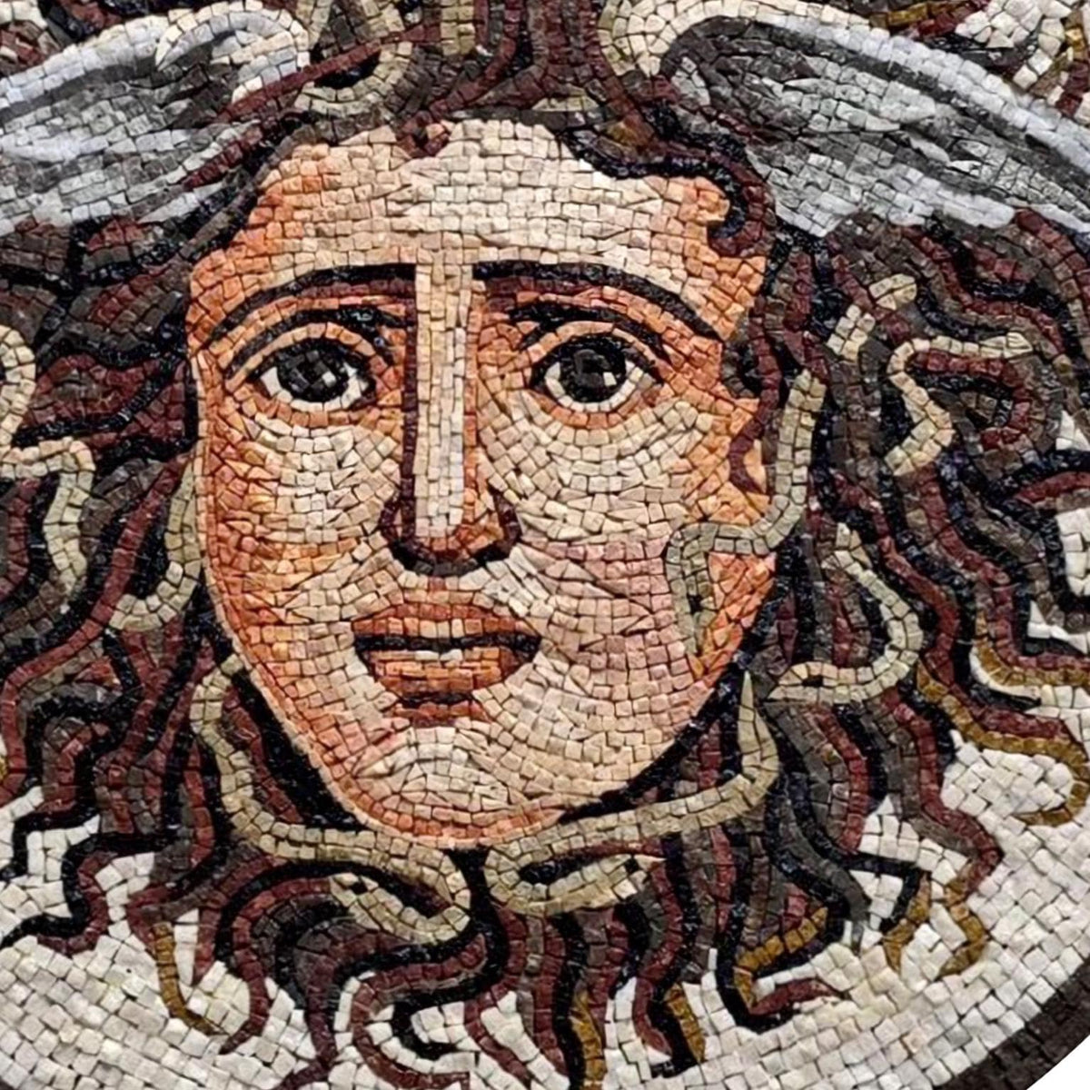 Greek Medusa Mosaic Marble Medallion – Handmade Mythology Wall Art, Round Stone Tile Décor