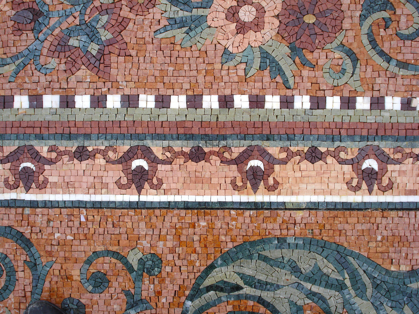 Handmade Marble Mosaic Rug: Floral Stone Art, 120x80